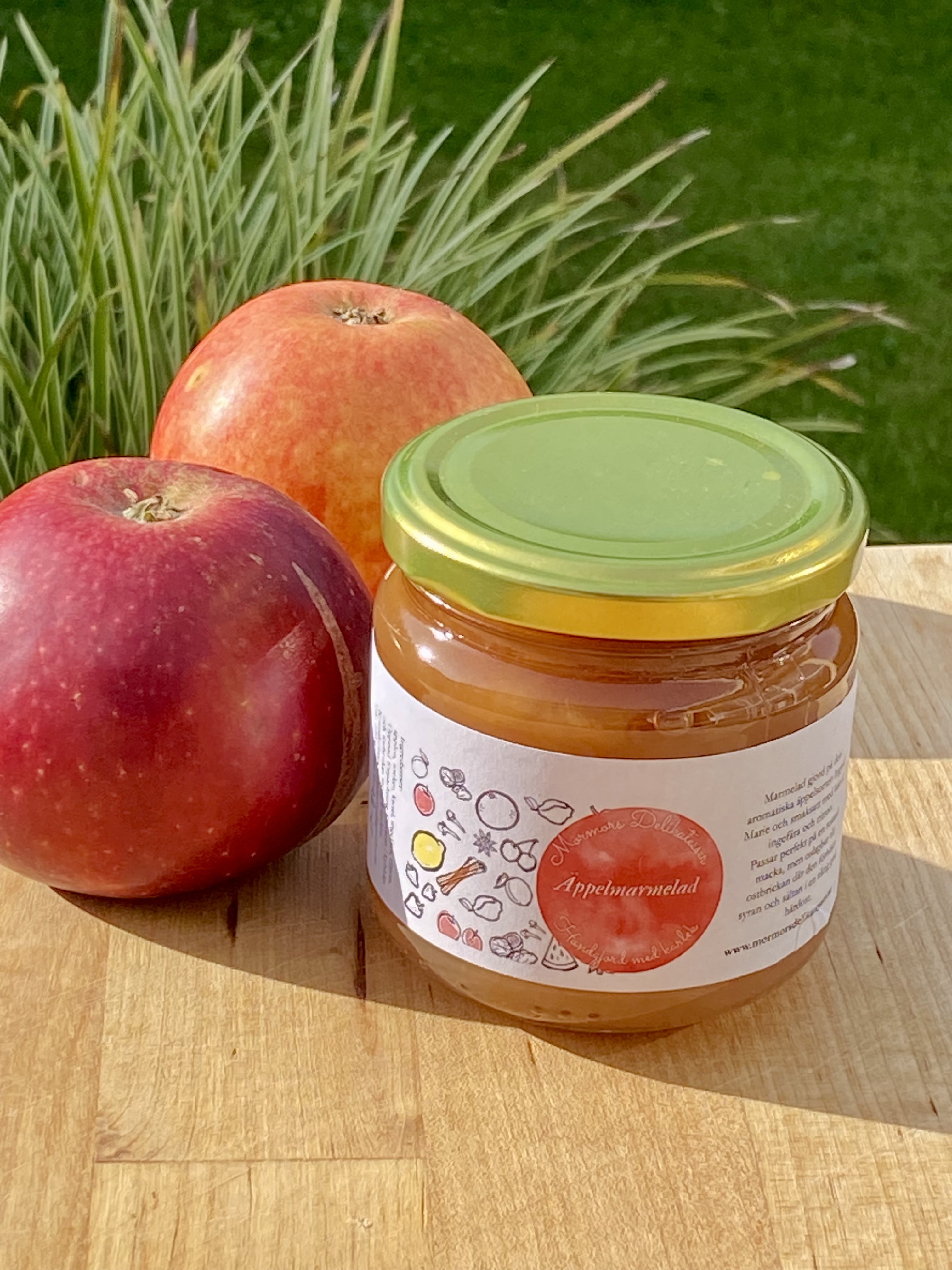 Äppelmarmelad med rostade valnötter